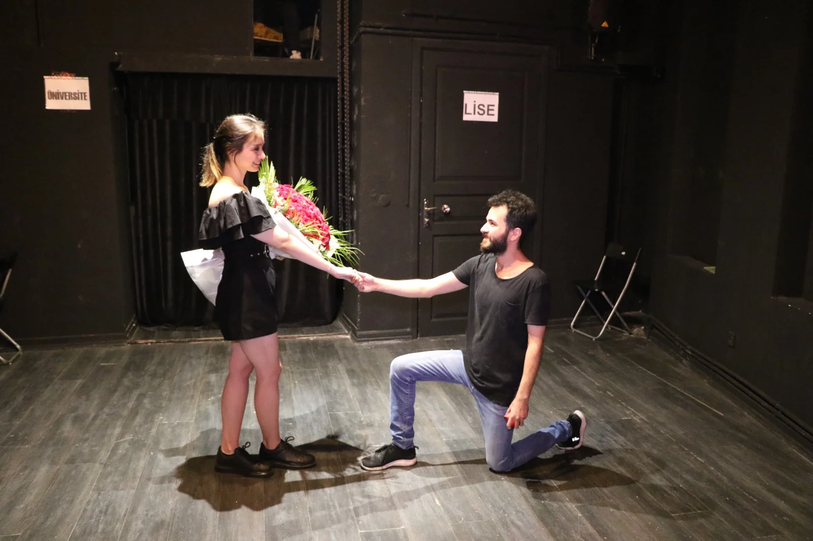 Tiyatroda Evlilik Teklifi 4